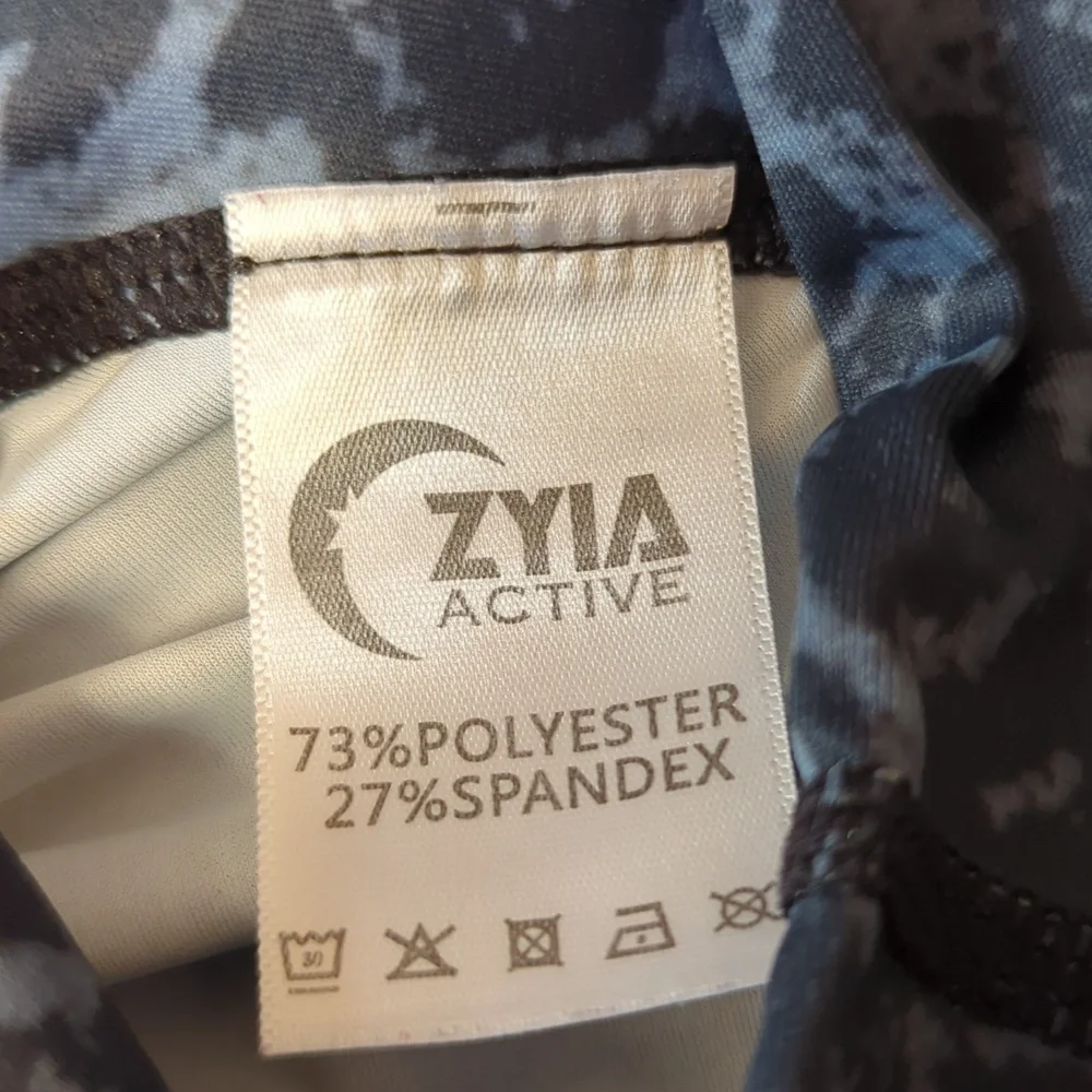 Zyia Scrunch Butt Leggings - Picture 7 of 10